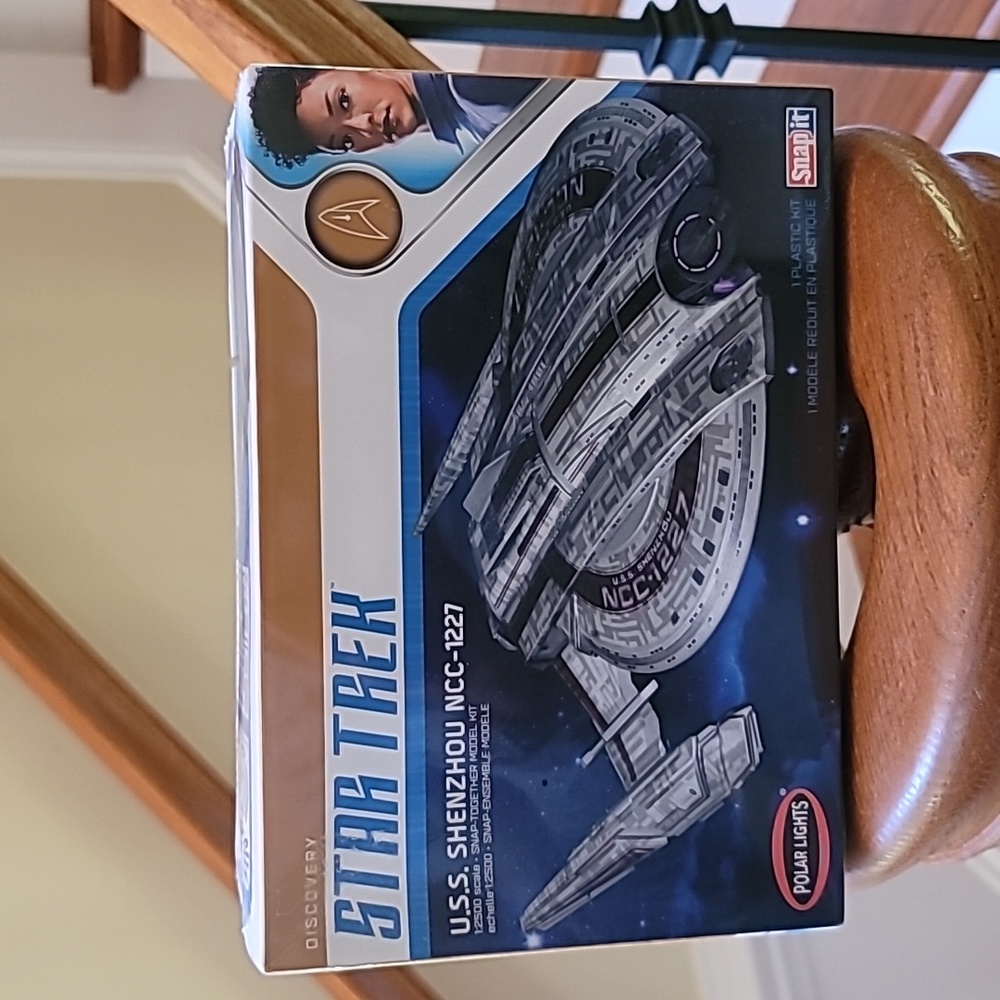 Polar Lights Star Trek USS Shenzhou NCC-1227 Snap Model Kit